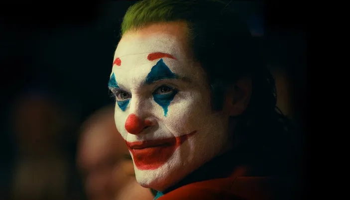 Pemeran Joker Dirumorkan Menjadi Villain Utama di Film Ketiga Doctor ...