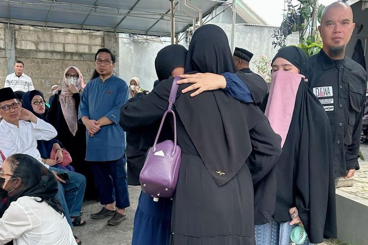 Mulan Jameela Peluk Erat Tissa Biani: Turut Berduka Cita