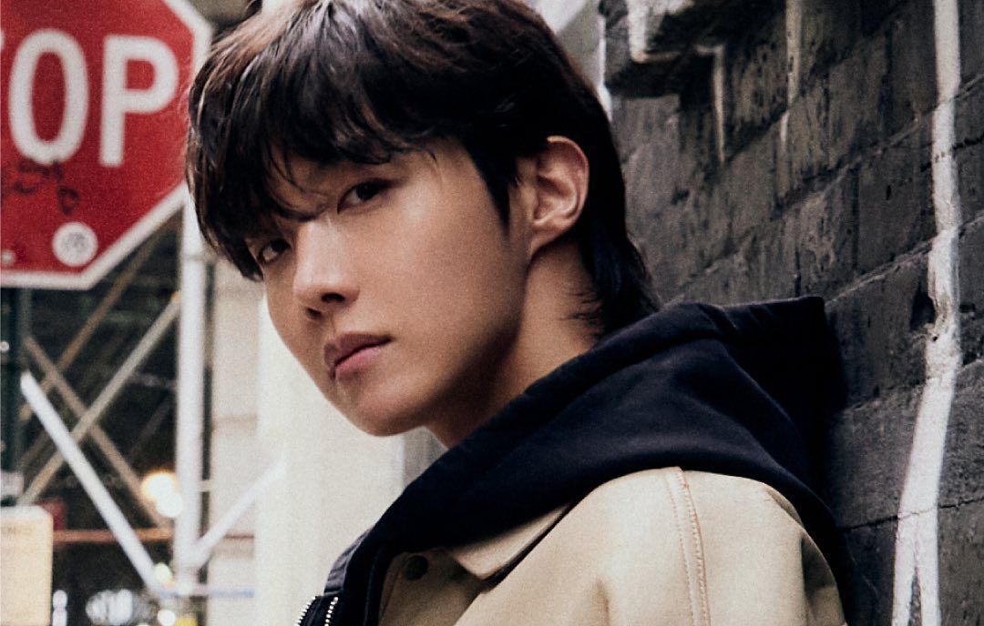 J-Hope BTS menyampaikan kabar terbaru soal waktu wajib militernya sebagai warga negara Korea Selatan.