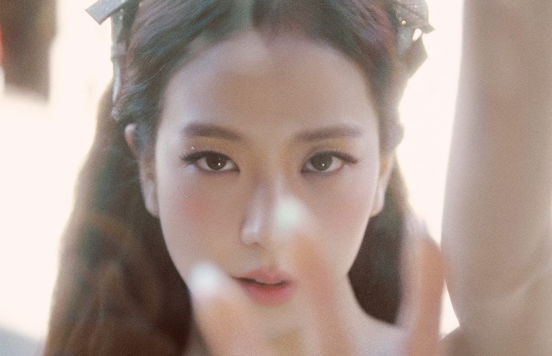 Lirik lagu All Eyes on Me di album 'Me' Jisoo BLACKPINK yang rilis hari ini, Jumat, 31 Maret 2023, lengkap dengan terjemahan bahasa Indonesia. 