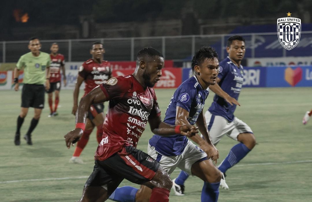 Usai Persib Bandung kalah dari Bali United FC, pelatih Robert Alberts dirumorkan akan hengkang