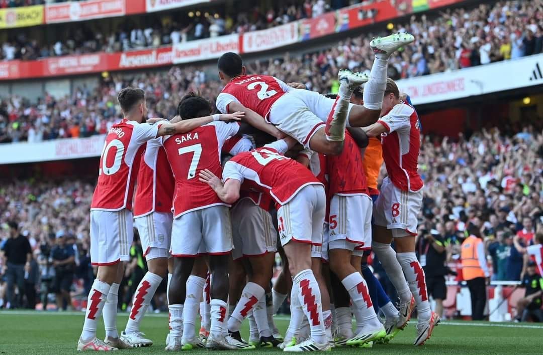 Pemain Arsenal rayakan kemenangan 3-1 dari Manchester United.