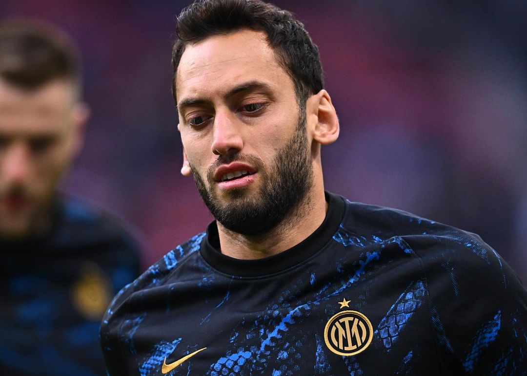 Merasa Diejek Saat AC Milan Merayakan Scudetto, Hakan Calhanoglu Sebut ...