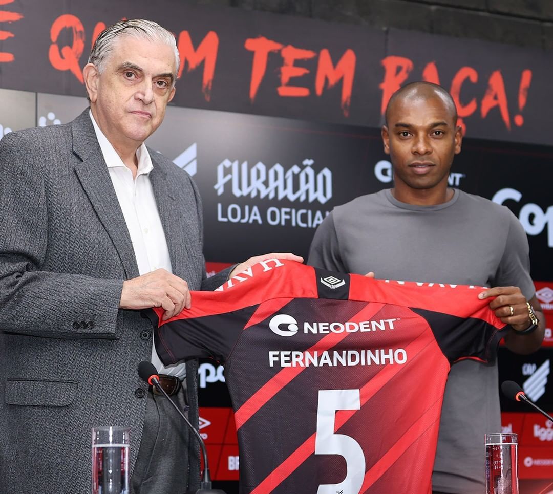 Fernandinho Kembali ke Negaranya Brazil demi penuhi mimpinya dulu.