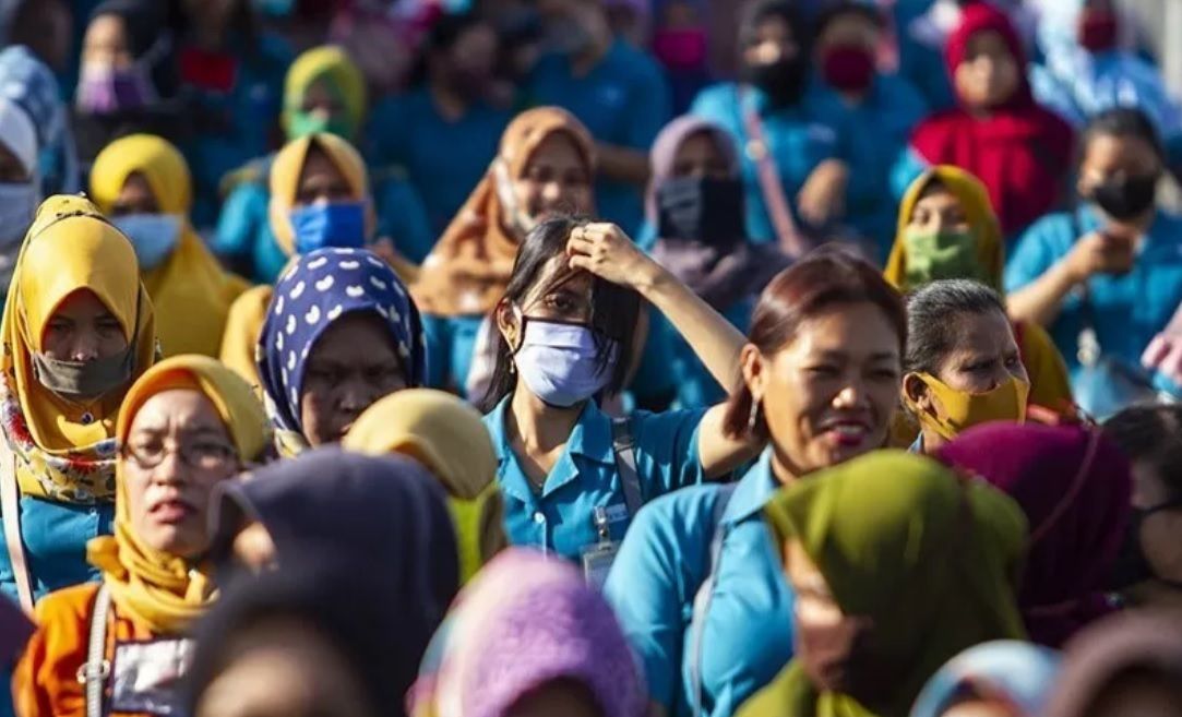 Jumlah pengangguran di Indonesia meningkat 2,67 juta orang akibat pandemi Covid-19. Sebelumnya, jumlah pengangguran 7,1 juta orang meningkat menjadi 9,77 juta