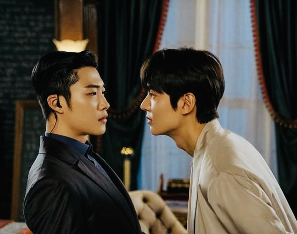 The King: Eternal Monarch - Lee Gon (Lee Min Ho) dan Jo Young (Woo Do Hwan)