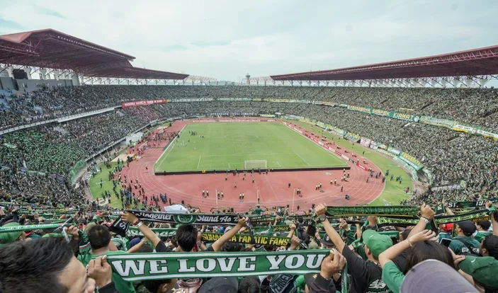 Erick Thohir Turun Tangan Pastikan Persebaya Surabaya vs Arema FC Digelar di Gelora Bung Tomo