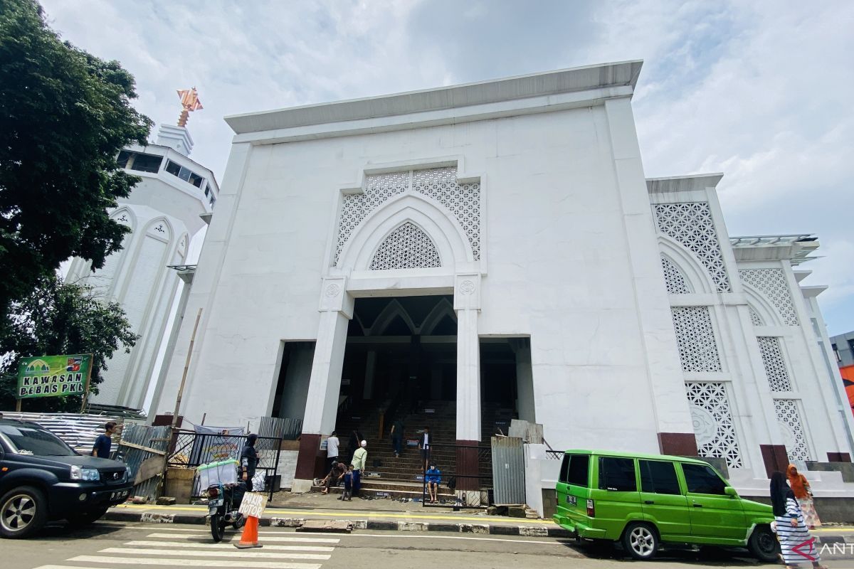 Masjid Agung Kota Bogor di Jalan Dewi Sartika, Kota Bogor, Jawa Barat.