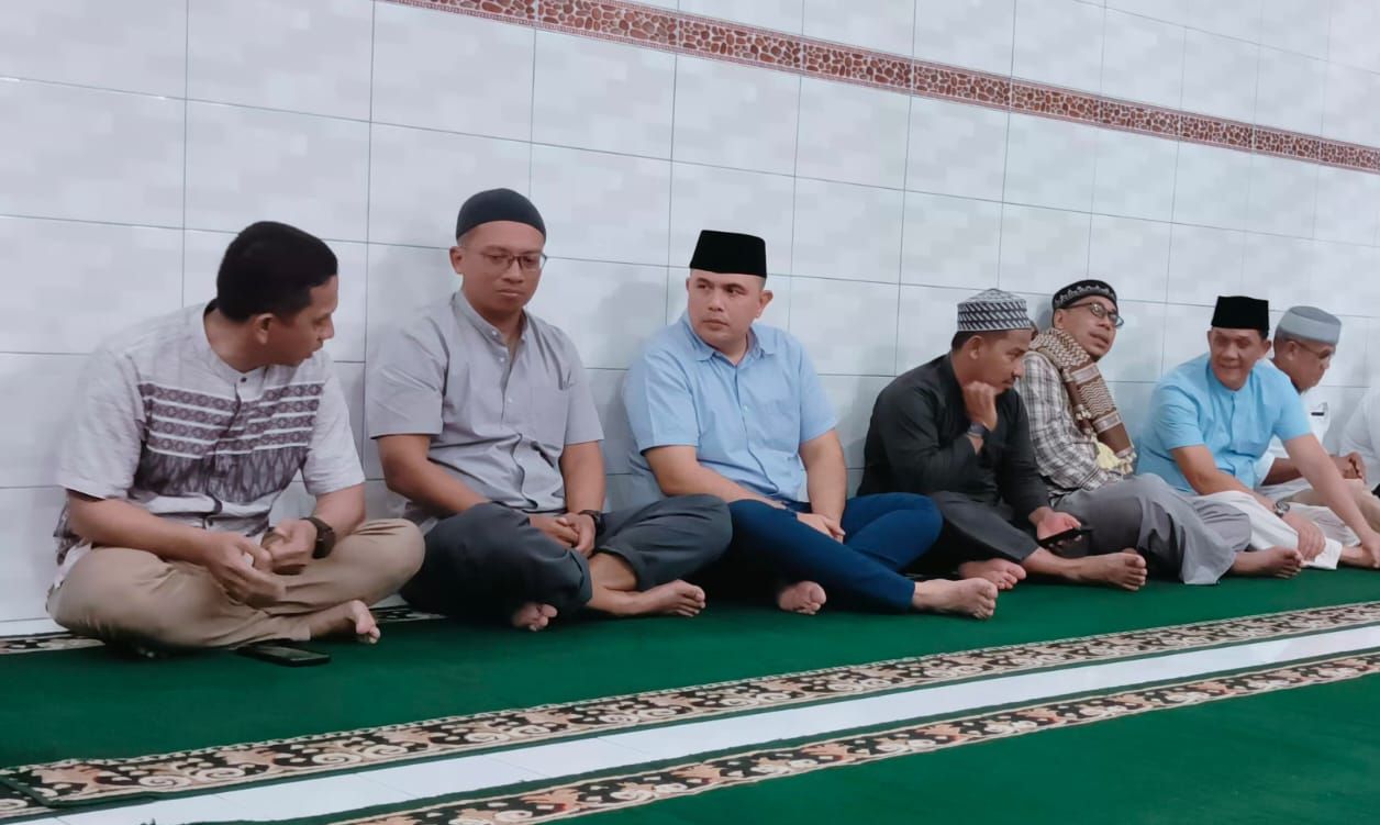 Kajari Natuna, Surayadi Sembiring (tiga dari kiri) bersama Kapolres dan Dandim saat Syafari Ramadhan di Pulau Tiga -f/istimewa