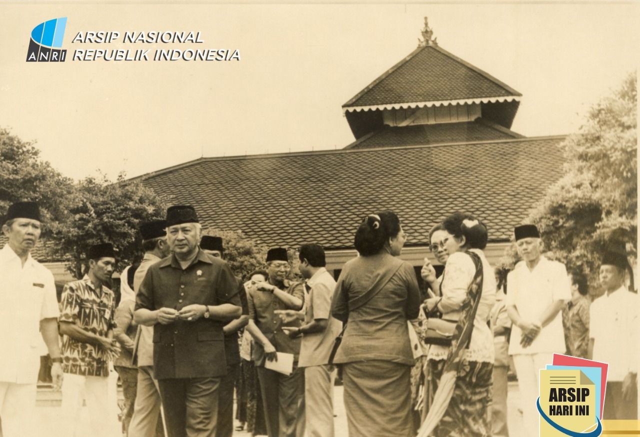 Presiden Soeharto saat peresmian Masjid Demak  21 Maret 1987.