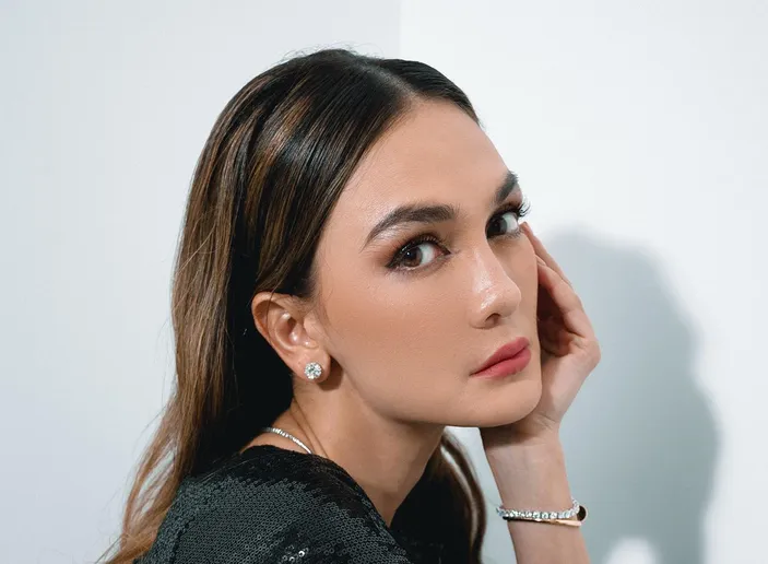 Biodata Luna Maya Lengkap Umur Nama Asli Asal Hingga Digosipkan Dengan Aktor Blasteran Prancis