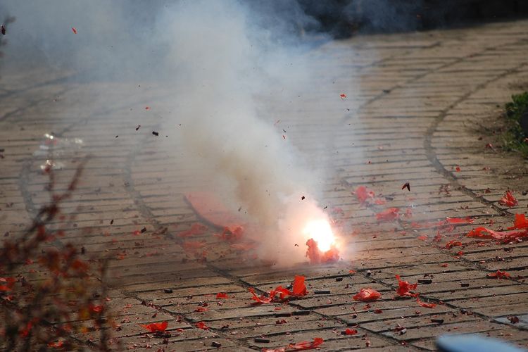 Viral Polisi Dibombardir Petasan di Jatinegara, Personel Berlarian Amankan Diri ke Kantor RW