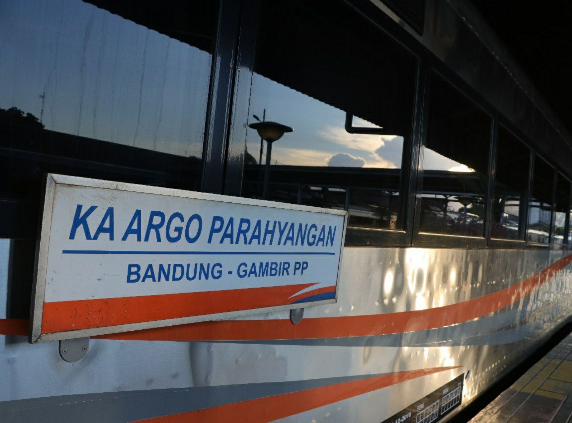 Gambar Mengenai Jadwal dan Harga Tiket Kereta Api Argo Parahyangan dari