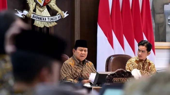 Menteri Kabinet Prabowo Kenakan Seragam Khusus Untuk Pembekalan Di ...