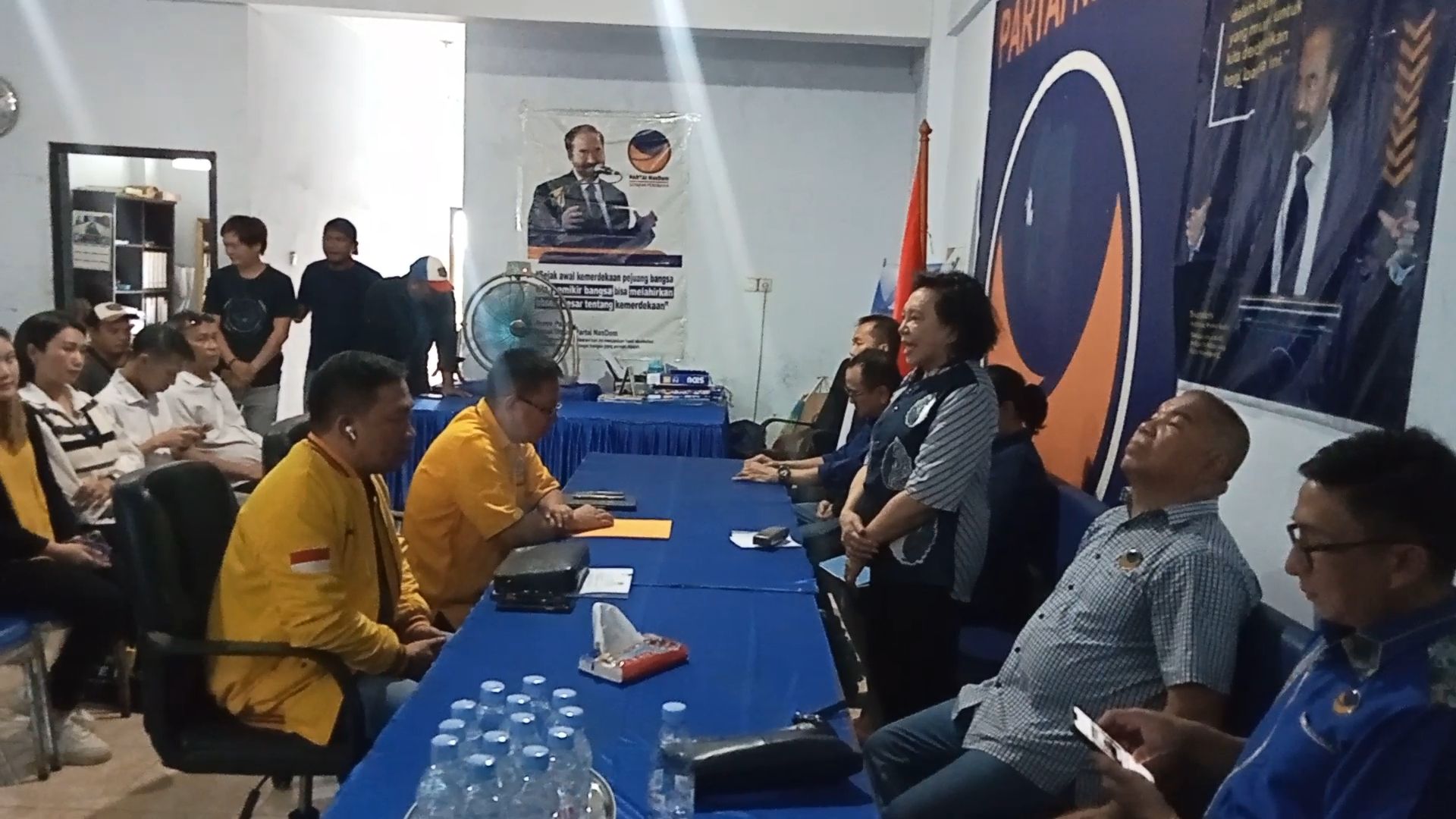 Ketua DPD Partai NasDem Kota Bitung menerima pendaftaran bakal calon wakil walikota Erwin Wurangian
