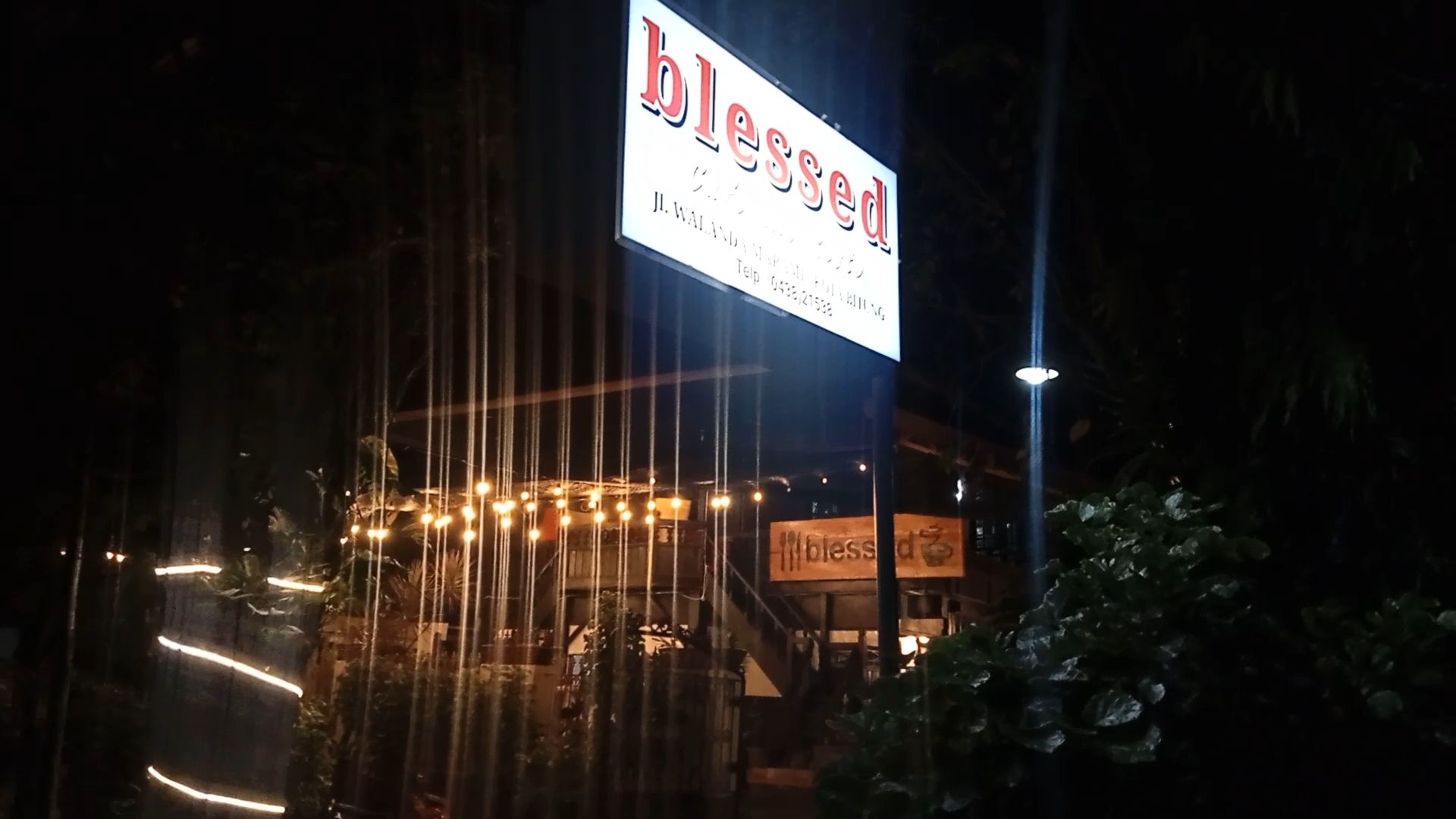 Blessed Cafe Bitung, tempat kuliner kekinian yang bernuansa alami 