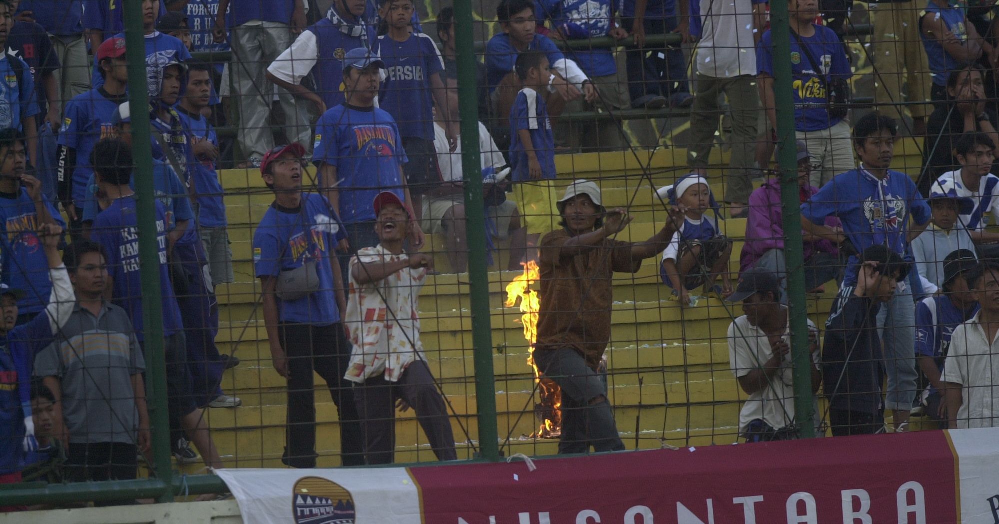 BOBOTOH Persib Bandung di Stadion Siliwangi, Kota Bandung tahun 2000-an.*