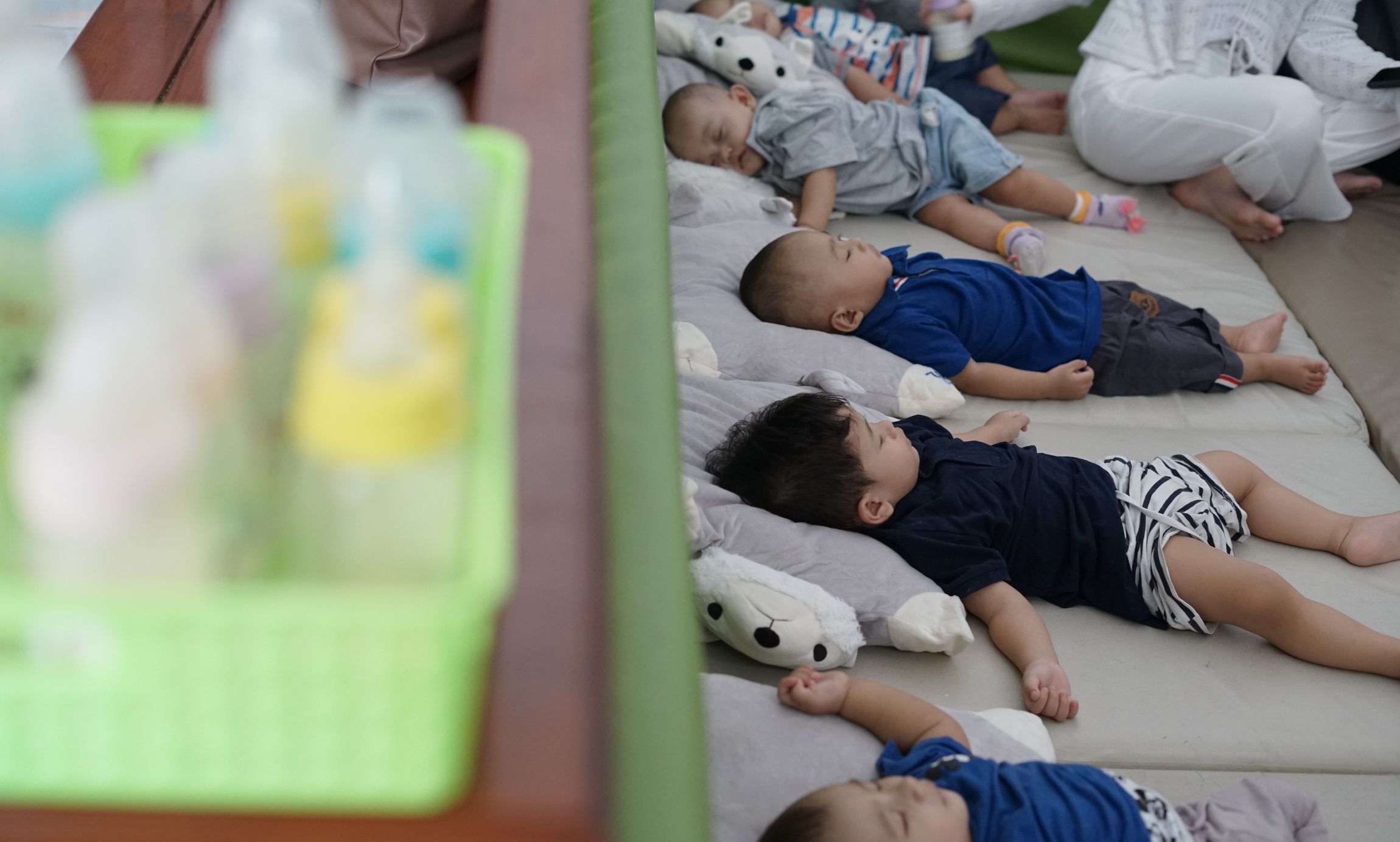 Bayi- bayi berusia di bawah setahun tengah tertidur di Rumah Anak Yafim, Panyileukan Kota Bandung. Di rumah tersebut, terdapat 14 bayi yang ditelantarkan orangtuanya karena kehamilan yang tidak diinginkan.