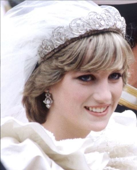 Tiara Spencer yang dipakai Putri Diana di hari pernikahannya dengan Pangeran Charles pada tahun 1981