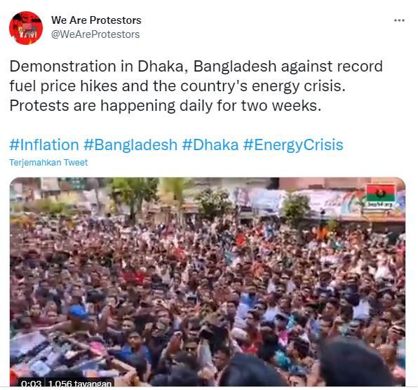 Warga Bangladesh melakukan demonstrasi karena kenaikan BBM yang mencapai 52 persen.
