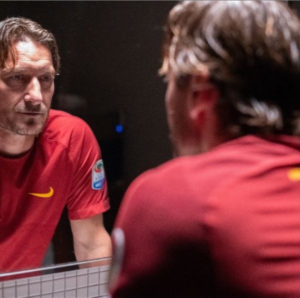 Sempat berada dalam jajaran manajemen Roma pasca gantung sepatu, Francesco Totti didepak pada tahun 2019 lalu. 