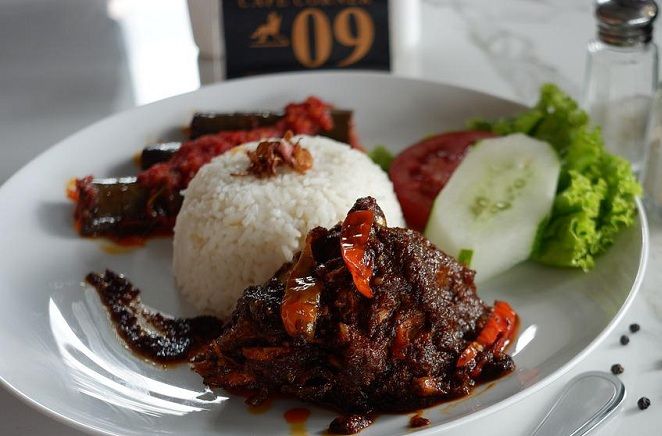 Ilustrasi - Rekomendasi tempat makan siang yang populer di Kota Makassar
