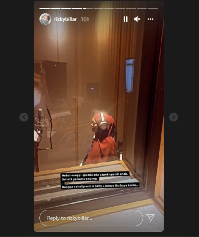 Unggahan Instagram Story Rizky Billar yang memperlihatkan Lesti Kejora tengah rekaman suara.