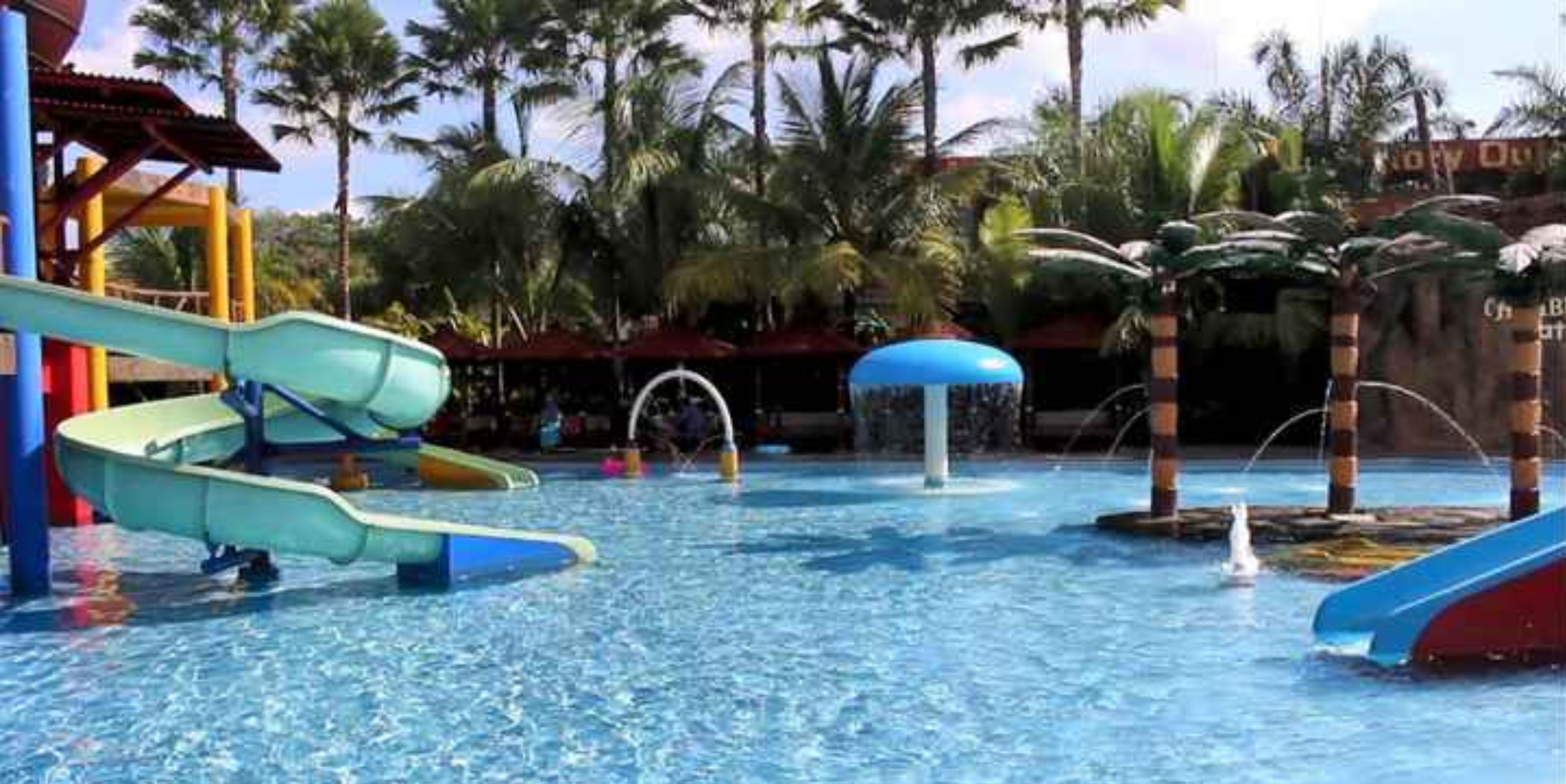 Kolam renang di Hotel Mutiara Jaas Permai
