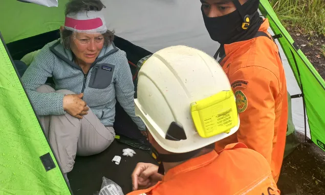 Turis Asal Inggris Cedera Saat Mendaki Gunung Soputan, Basarnas Manado Gerak Cepat Lakukan Evakuasi