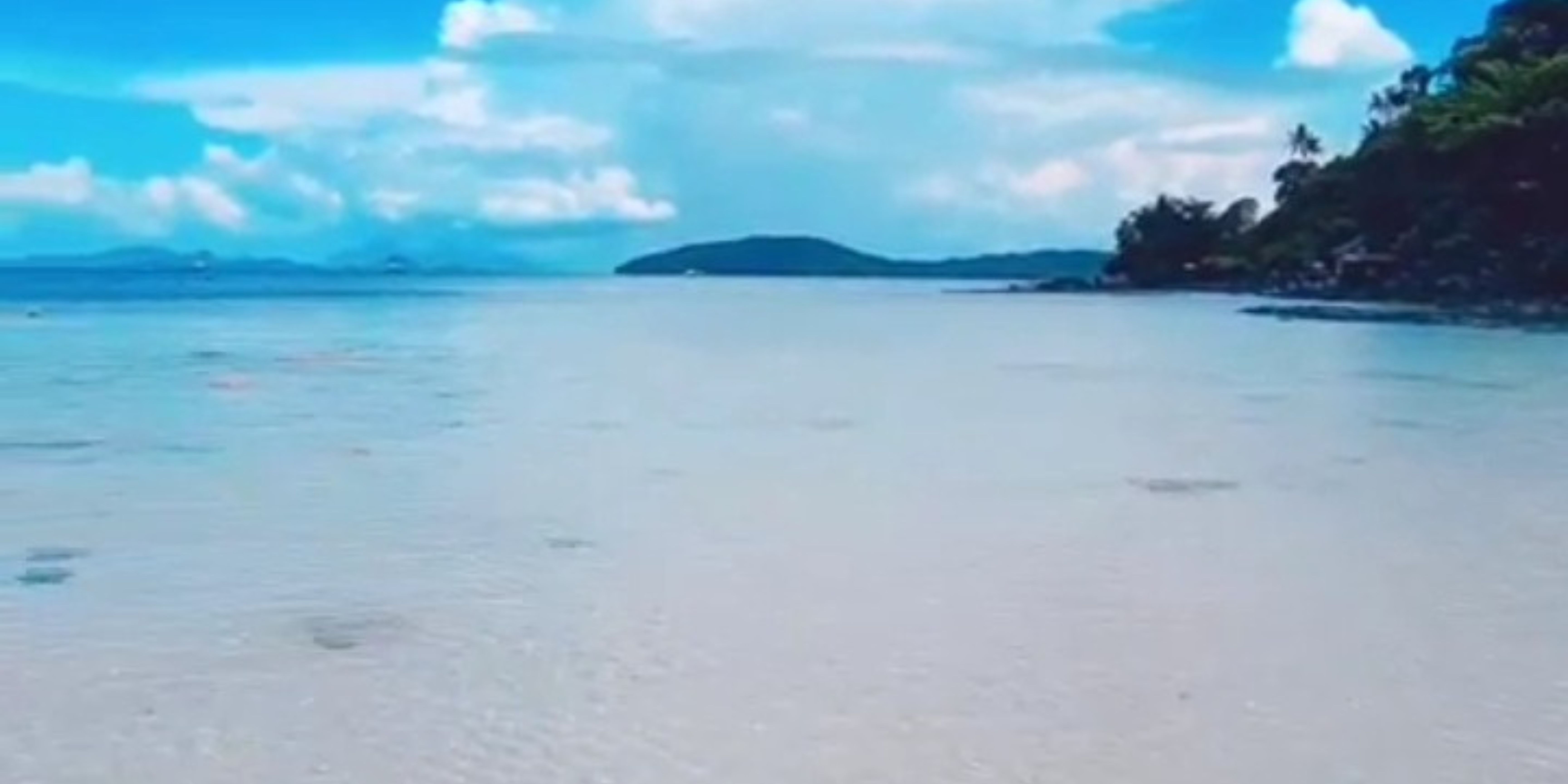 Pulau Lemukutan dikelilingi air laut yang jernih 