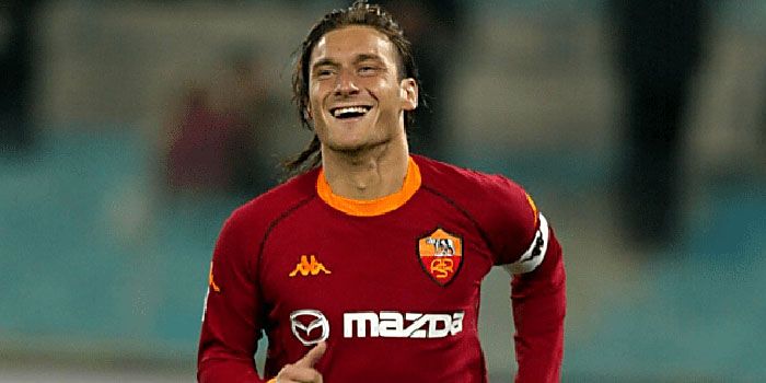 Francesco Totti membela AS Roma sejak awal hingga penghujung karirnya.