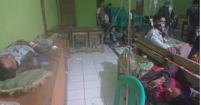 Hasil tangkap camera warga Ciangkrek, Simpenan, Sukabumi yang keracunan akibat menyantap hidangan cue saat buka puasa