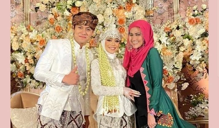 Poppy Amalya Analisa Gestur Rizky Billar Yang Merapikan Baju Pengantin Lesti Kejora Luar Biasa