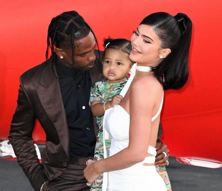 Kabar Bahagia, Kylie Jenner Umumkan Kehamilan Anak Kedua Dengan Travis ...