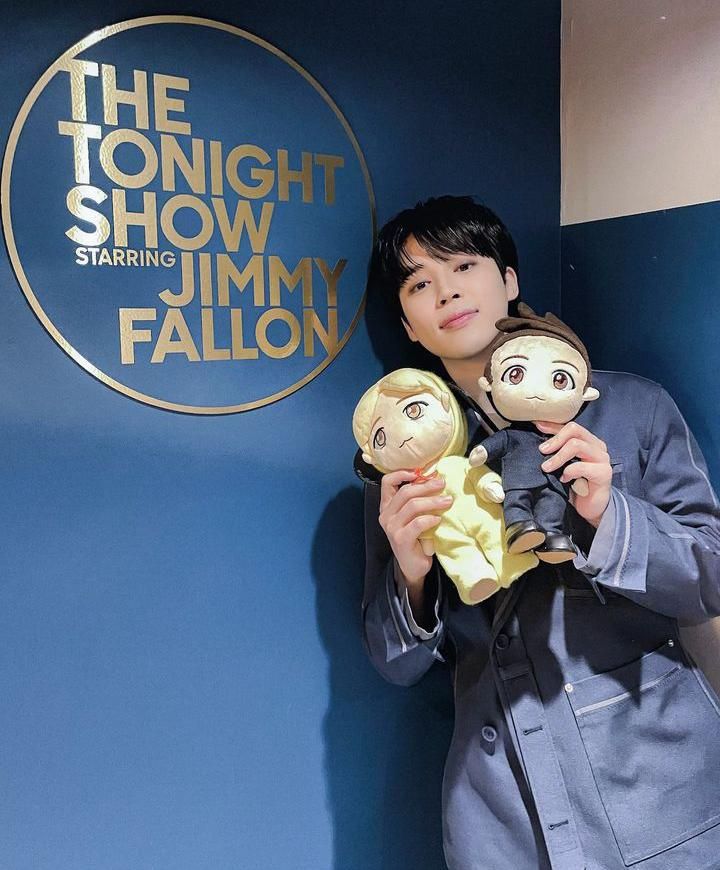 Jimin datang dengan konsepnya sendiri dan mengatakan bahwa dia menjadi penggemar BTS ketika dia berusia 16 tahun