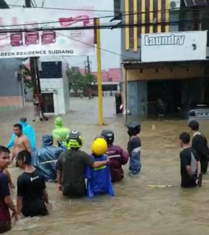Salah satu titik banjir di Kota Makassar pada Jumat, 18 November 2022.