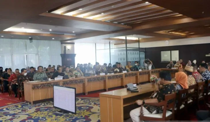 Rapat pembahasan pendanaan pemilihan kepala daerah tahun 2024, di Kantor Gubernur Provinsi Kaltim, Jumat (24/03/2023). 