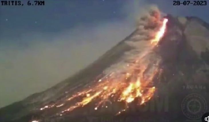 Erupsi Gunung Merapi  pada akhir Juli 2023 lalu.