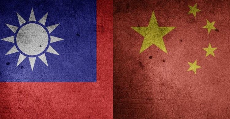 Ilustrasi bendera Taiwan (kiri) dan bendera China (kanan).