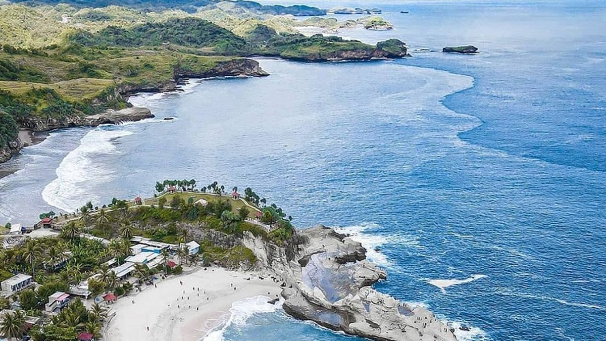 Indahnya Kecantikan Pantai Kaliuluh Tempat Wisata Menawan Pacitan Ini Fasilitas Harga