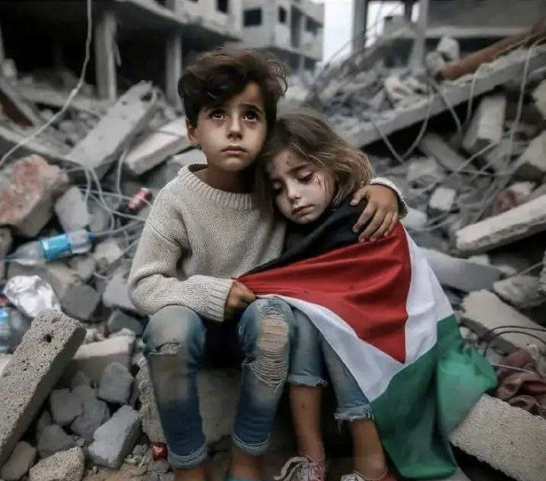 Dua anak Palestina di Gaza yang hancur
