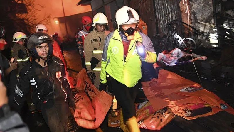 Update korban tewas kebakaran depo Pertamina Plumpang terus bertambah, kini jadi 17 orang yang terdiri dari 15 dewasa dan 2 anak-anak