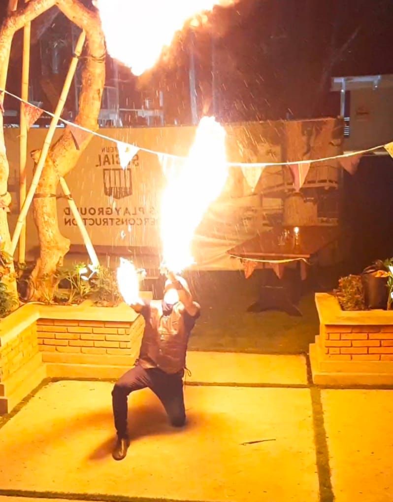 Atraksi Tari Api tau Fire Dance di Denpasar Bali Indonesia