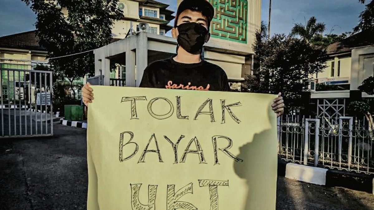 Masyarakat Geram UKT Mahal yang Naik Gila-gilaan: Kuliah Mahal-mahal, Lulus Gaji UMR!