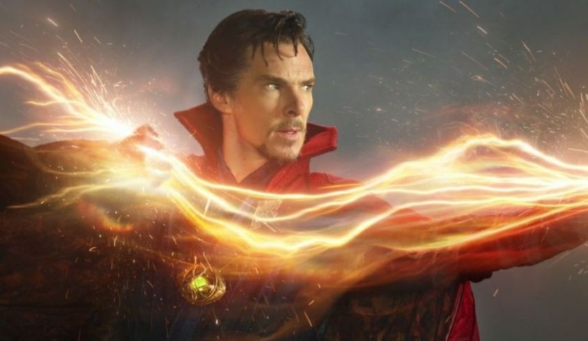 Super hero dengan kekuatan supranatural Doctor Strange yang diperankan oleh Benedict Cumberbatch.