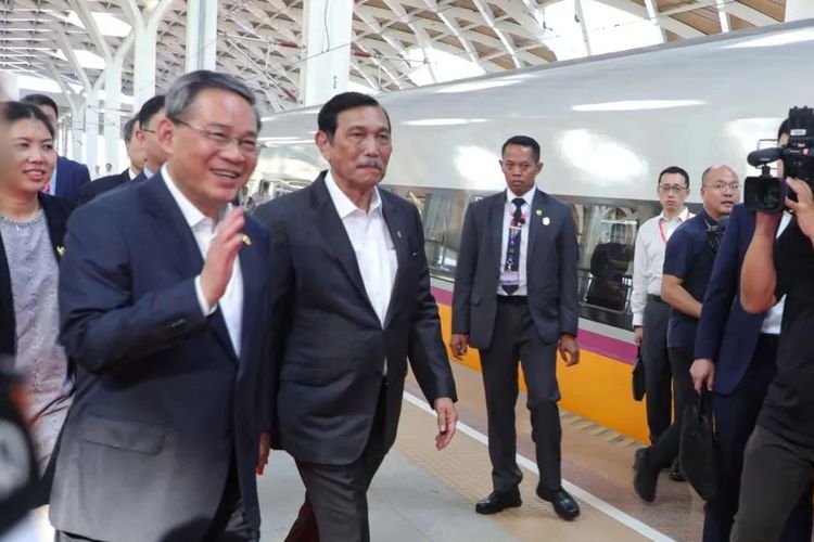 Luhut Pandjaitan Bangga Bisa Pamerkan Kereta Cepat Jakarta-Bandung ke PM China: Ini Kehormatan