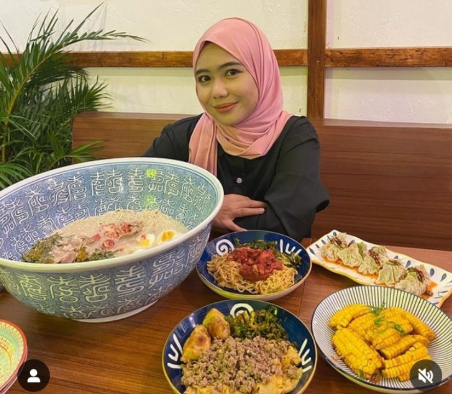wisata kuliner kekinian Badami Noodle Bar menyajikan berbagai macam jenis bakmi berukuran jumbo