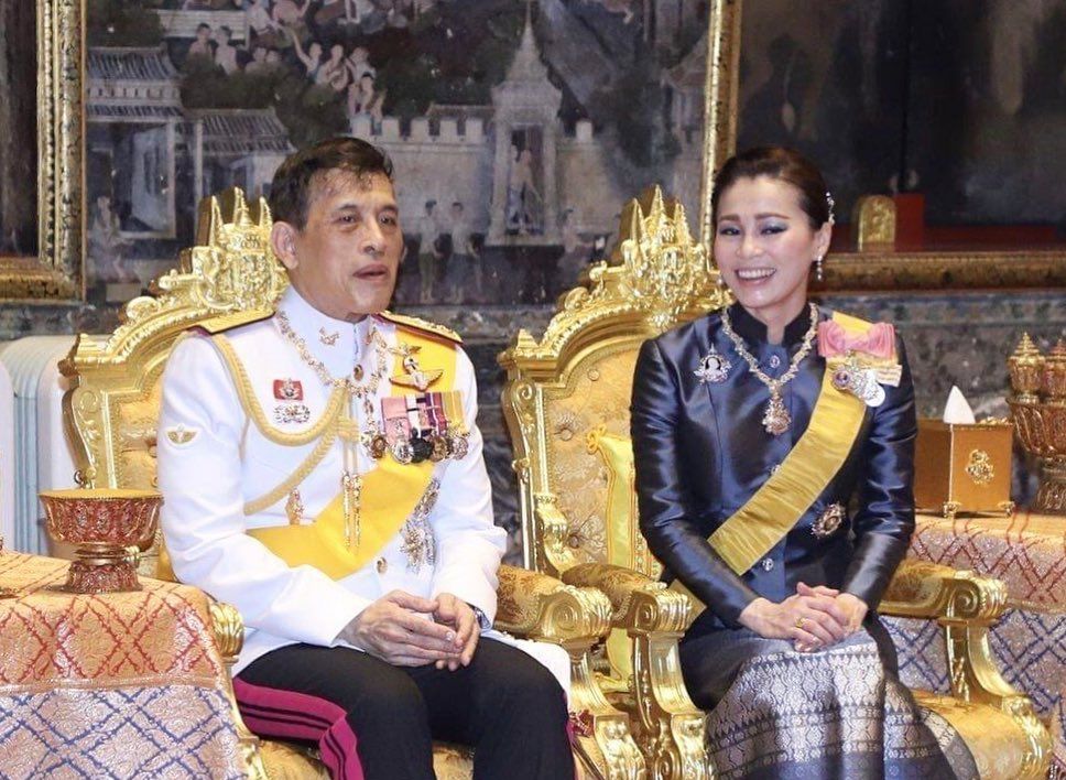 Король тайланда в германии фото