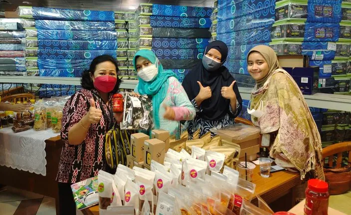 Ubah Keluhan Jadi Cuan, Cerita Ibu-ibu Dapat Omzet Jutaan Rupiah dari Usaha Sambal