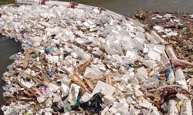 Tsunami Sampah Plastik Sebuah Fenomena Bencana Buatan Manusia